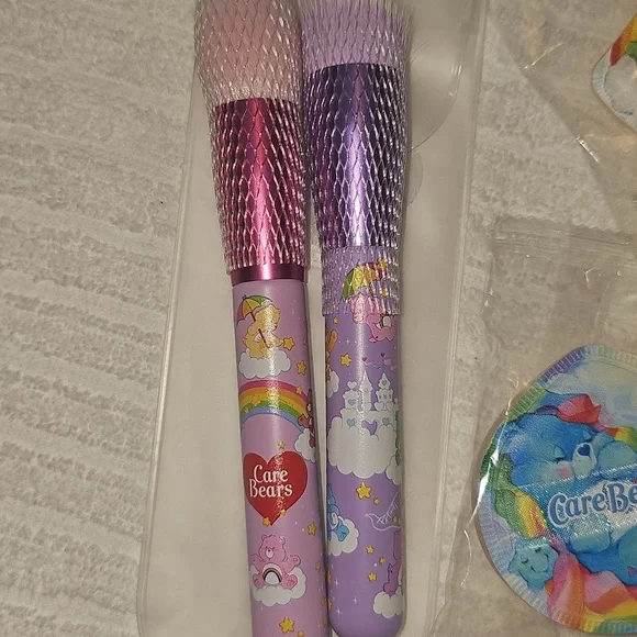 Care Bears Makeup Brush Set With 3 Makeup Sponges - Picture 2 of 5